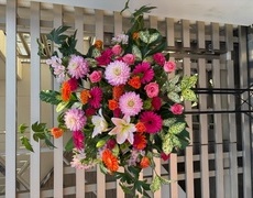 バレエ発表会へ花束スタンドお届・葛飾区、亀有、立石、青砥、足立区千住＜東京都葛飾区亀有の花屋・前澤生花店のイメージ